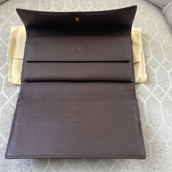 Louis Vuitton ladies wallet - Picture 2 of 6